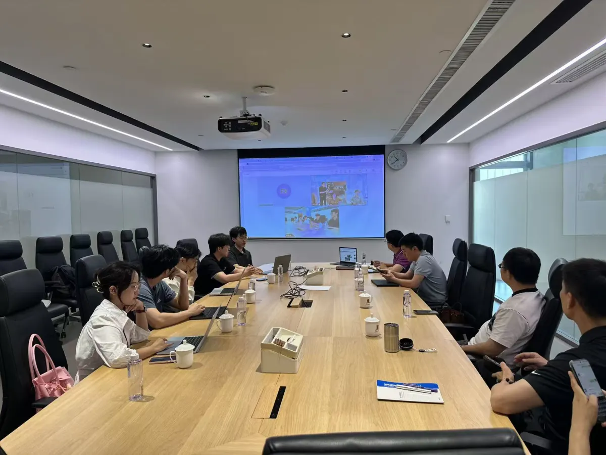 FrontMind Team Discussion